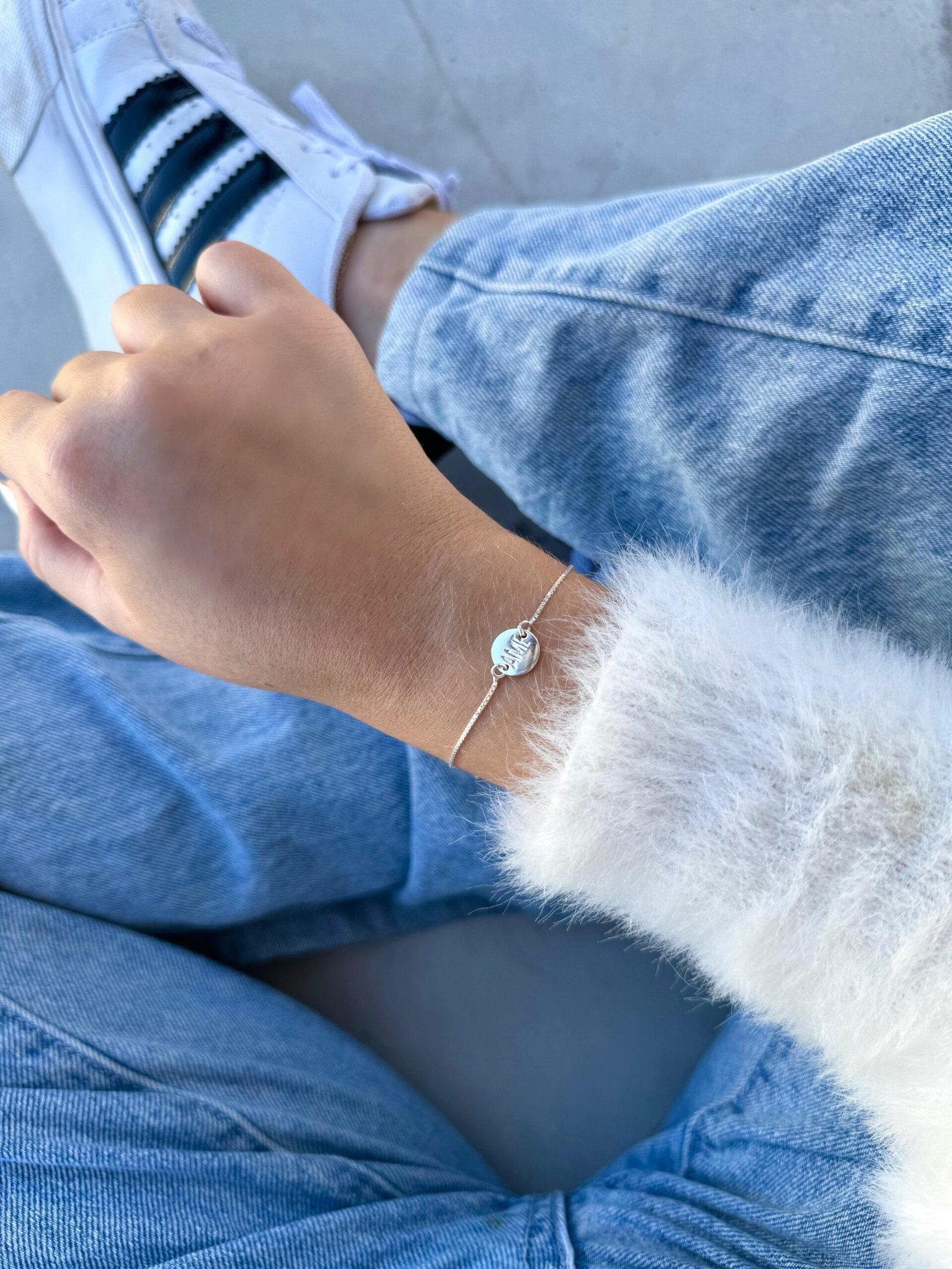 Pulseira Círculo C/ Escrita "Ame"