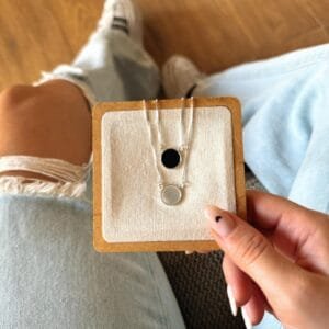 Escapulário Madrepérola/Ônix (70 cm)